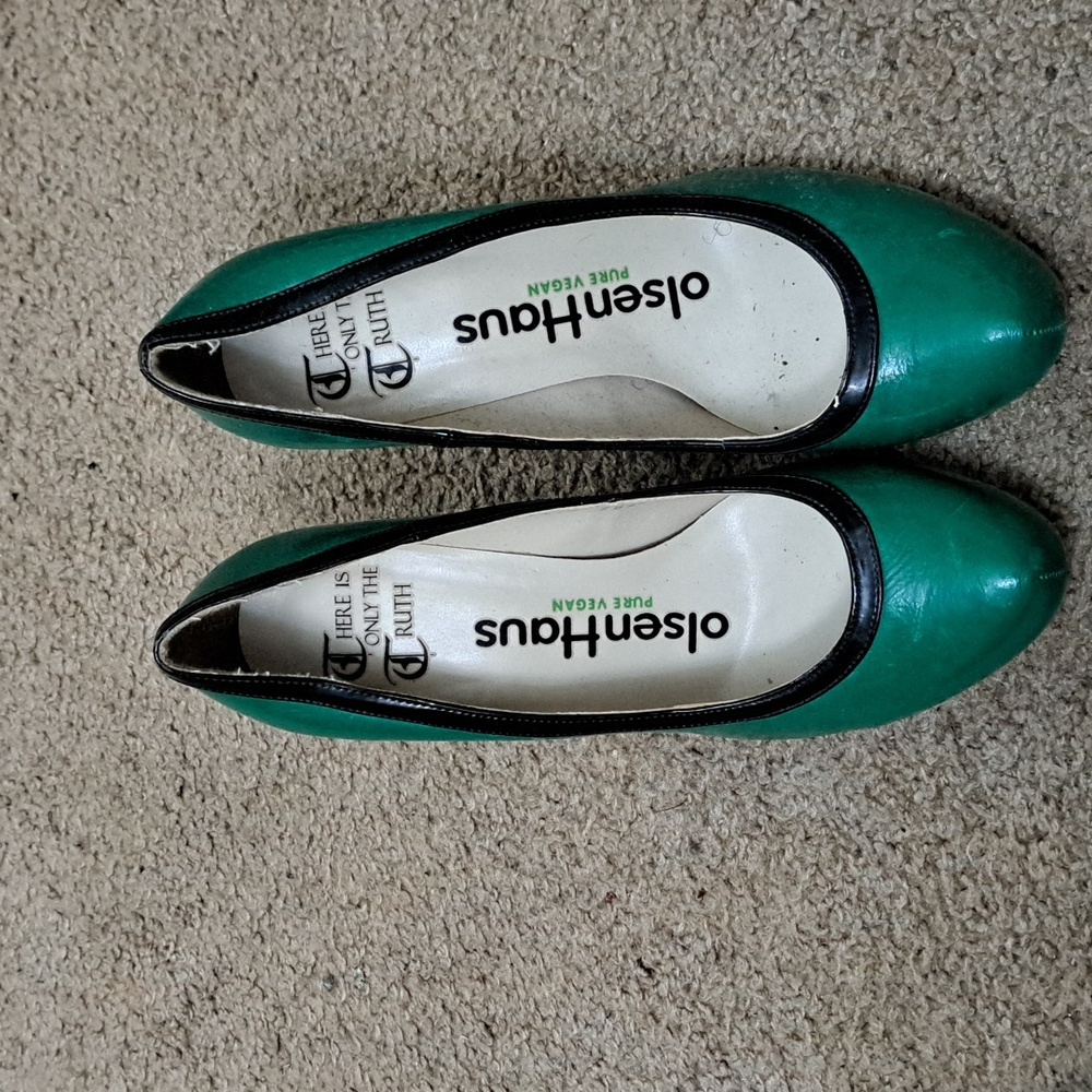 Olsen Haus Pure Vegan Green/Black Vintage-Mod Heels Shoes Eco-friendly